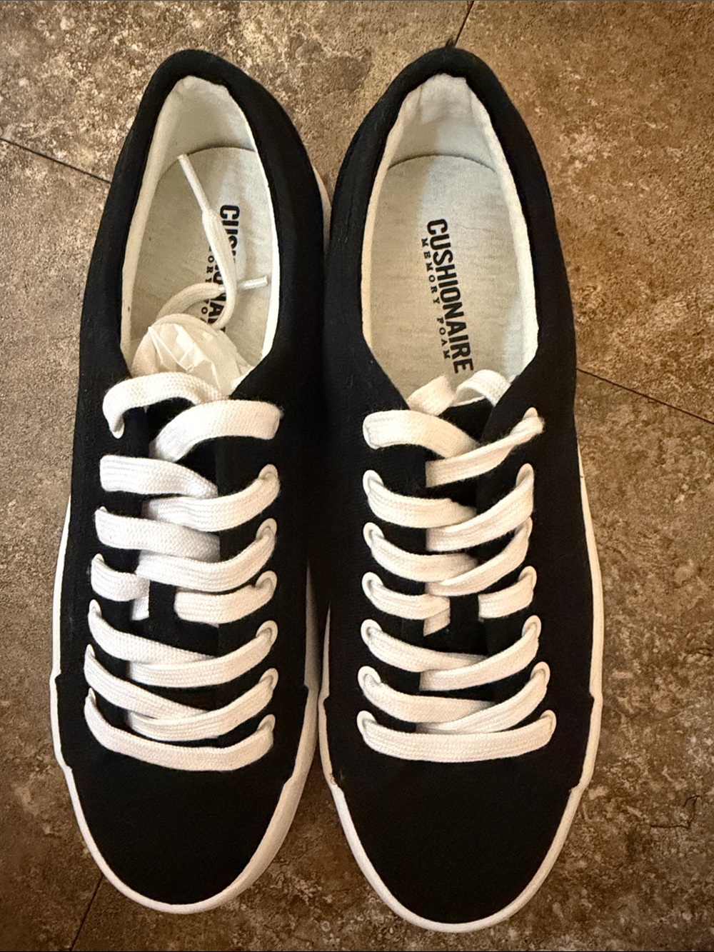 NWOT Cushionaire Women's Black platform Canvas Sneakers with White Laces